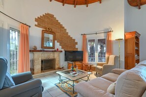 Télévision, cheminée