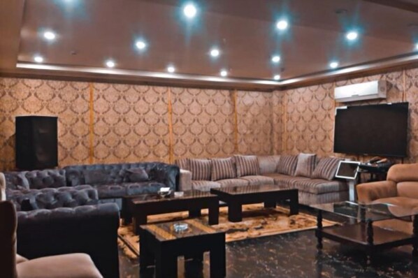 Living area - Shandong Yu Long Hotel (Lahore)