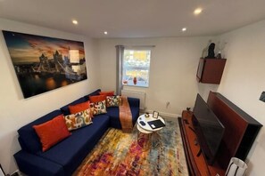 Cribs/infant beds - Elegant City Retreat (Watford)