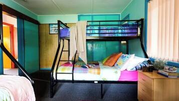 Cribs/infant beds