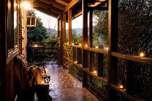 Unclassified image, 4 of 37, button - Nature Lovers: Snowy Cottage Escape! Book Direct (Talbingo)