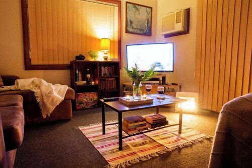 Nature Lovers: Snowy Cottage Escape! Book Direct