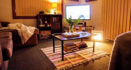 Nature Lovers: Snowy Cottage Escape! Book Direct