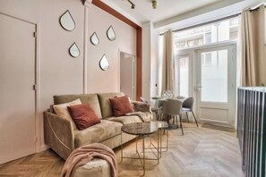 Unclassified image, 3 of 15, button - NEW! Eiffel Tour Splendid 2BR apt in Paris (Paris)