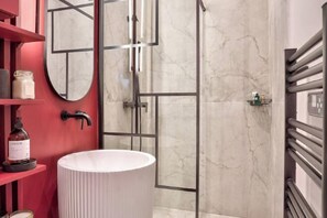 Bathroom - NEW! Eiffel Tour Splendid 2BR apt in Paris (Paris)