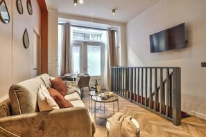 Unclassified image, 5 of 15, button - NEW! Eiffel Tour Splendid 2BR apt in Paris (Paris)