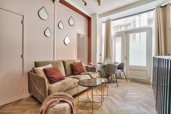 Living area - NEW! Eiffel Tour Splendid 2BR apt in Paris (Paris)