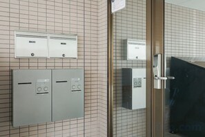 Unclassified image, 3 of 8, button - Mon Petit Chat in Kanazawa (Kanazawa)