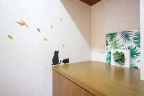Unclassified image, 5 of 7, button - Mon Petit Chat in Kanazawa (Kanazawa)