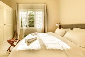 Iron/ironing board - Serene Retreat with Lush Garden (Tel Aviv)