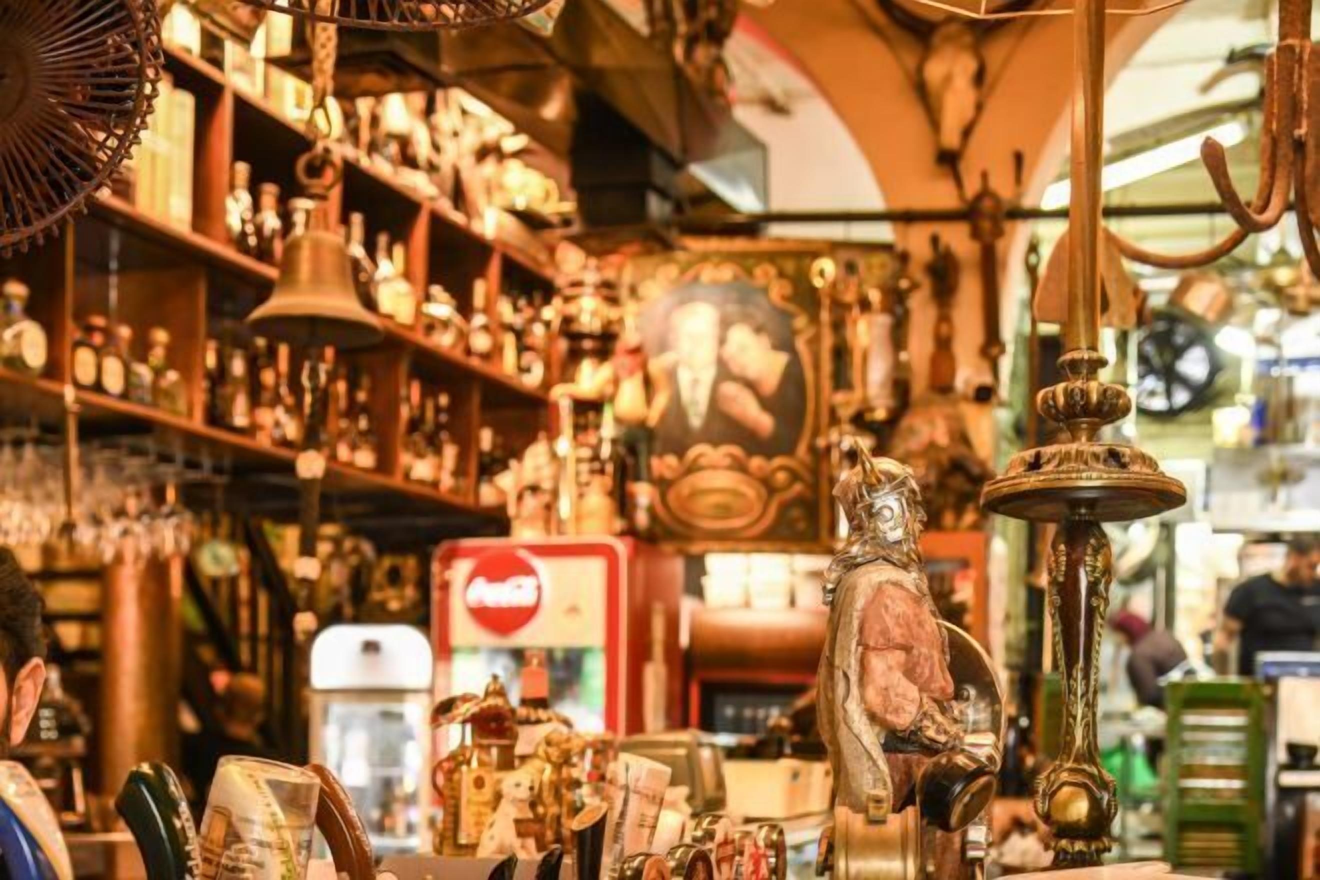 Bar (trong khuôn viên)