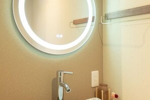 Room - Dreamers&Haven. (Osaka)