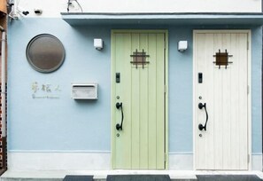 المنشأة من الخارج