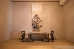 Unclassified image, 2 of 19, button - KIRAKU･NIJO (Kyoto)