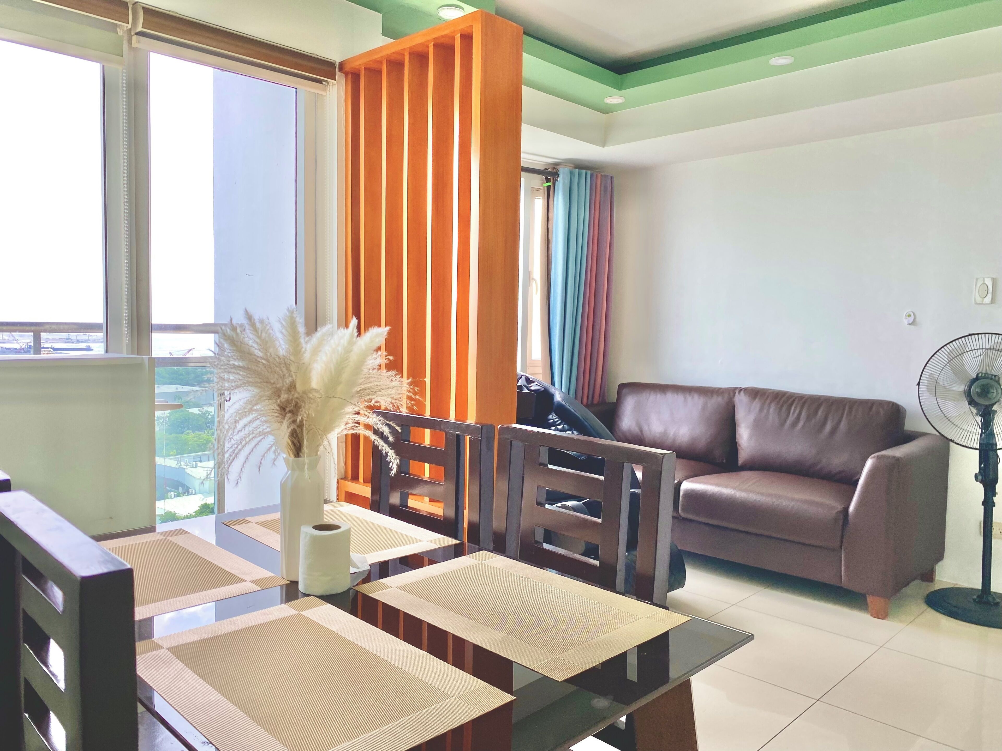 Apartamento de lujo, vistas a la bahía | Cocina privada | Frigorífico grande, microondas, horno y placa de cocina