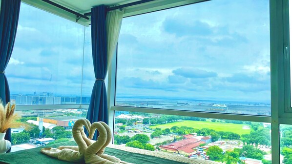 Condo Cao cấp, quang cảnh vịnh | Bàn, khu vực làm việc phù hợp cho laptop, màn/rèm cản sáng 