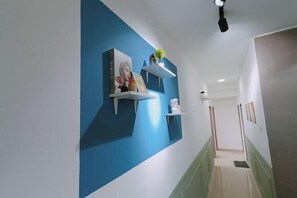 المنشأة من الداخل