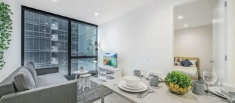 Cozy & Chic Apt Near Crown Casino & Southgate Mall