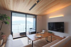 Living area - Dannoura Strait Villa (Shimonoseki)