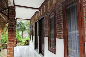 Exterior detail - Billi Family (Aik Berik)