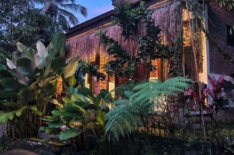 Exterior. Billi Family