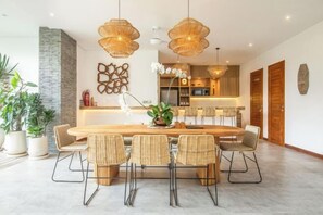 Room - sol N1 · Incredible 4 Bds villa near Finns club (Bali)