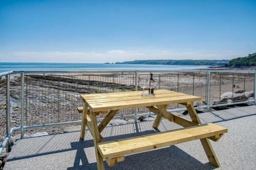 Waterfront 2 - 2 Bedroom Apartment - Wisemans Bridge