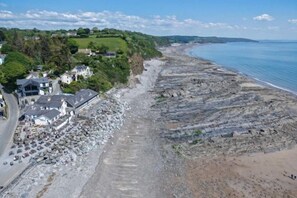 Unclassified image, 2 of 10, button - Waterfront 2 - 2 Bedroom Apartment - Wisemans Bridge (Saundersfoot)