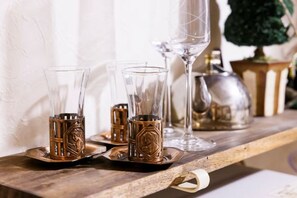 A wooden shelf with glassware and metal candle holders. - Antiques　Gifu Seki (Seki)