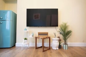 Cots/infant beds - Stylish Apartment in Edinburgh ‧ 5 beds 3 Bedrooms (Edinburgh)