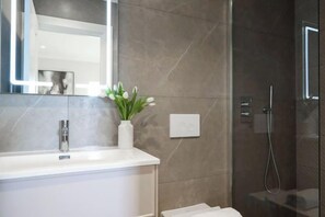 Unclassified image, 2 of 20, button - 311 Superior Maisonette (London)