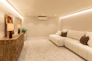 Unclassified image, 3 of 20, button - 311 Superior Maisonette (London)