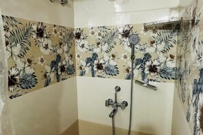 Cribs/infant beds - 3BHK Fully Furnished In Kphb Phase 15 (Hyderabad)