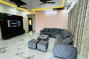 Cribs/infant beds - 3BHK Fully Furnished In Kphb Phase 15 (Hyderabad)