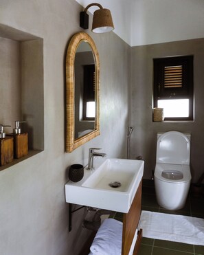 Classic Double Room, Garden View | Bathroom | Soap, toilet paper