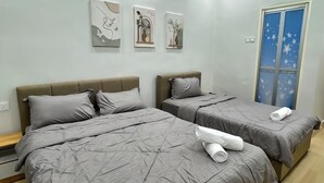 A hotel room with two beds, grey bedding, and artwork on the wall. - Austin Landed Honey Nest 10pax (Tebrau)