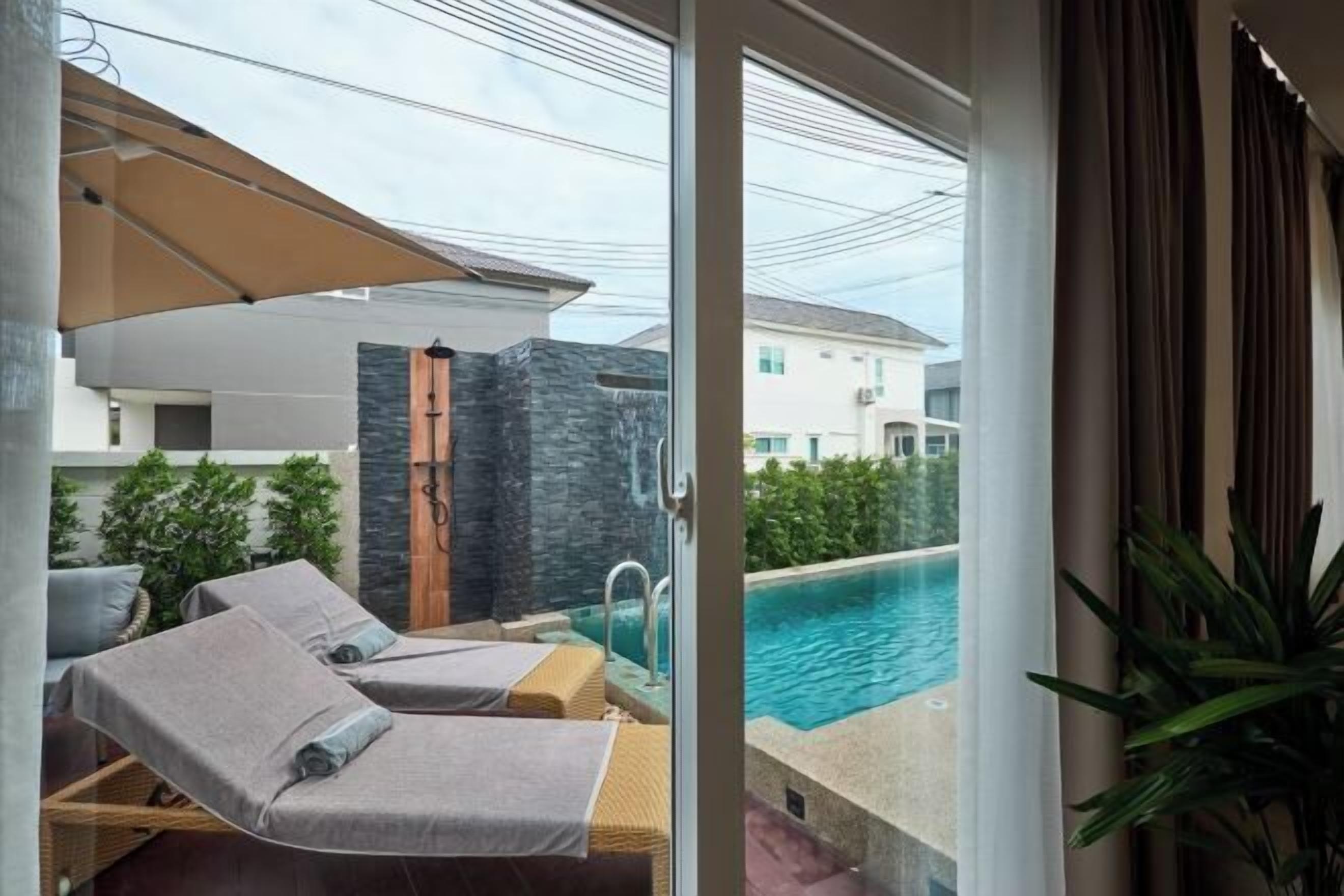 สระว่ายน้ำ