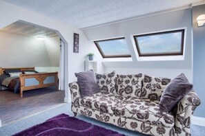 Room - The Penthouse - 1 Bedroom Penthouse - Milford Haven (Milford Haven)