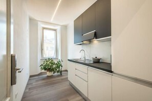 Room - Smart Room Luxury Rooms with shared kitchen Online check-in (Abbadia San Salvatore)