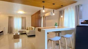 Cribs/infant beds