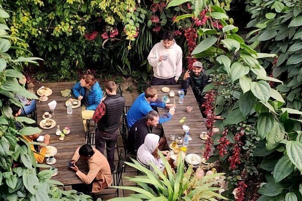 Garden - Kiwi Backpackers Hostel Pokhara (Pokhara)