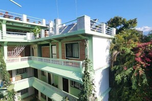 Exterior - Kiwi Backpackers Hostel Pokhara (Pokhara)