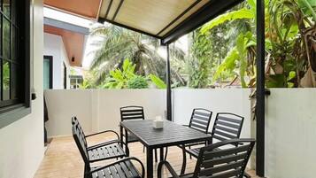 Tempat makan luar