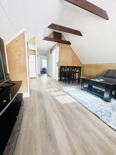 Modern & Comfortable Apt 3 mins walk to usb arena in the Heart of Queens Village