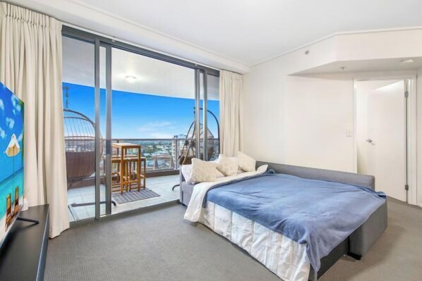 Cots/infant beds - Arcade in the Sky - Views, Games & Vibes (Brisbane)