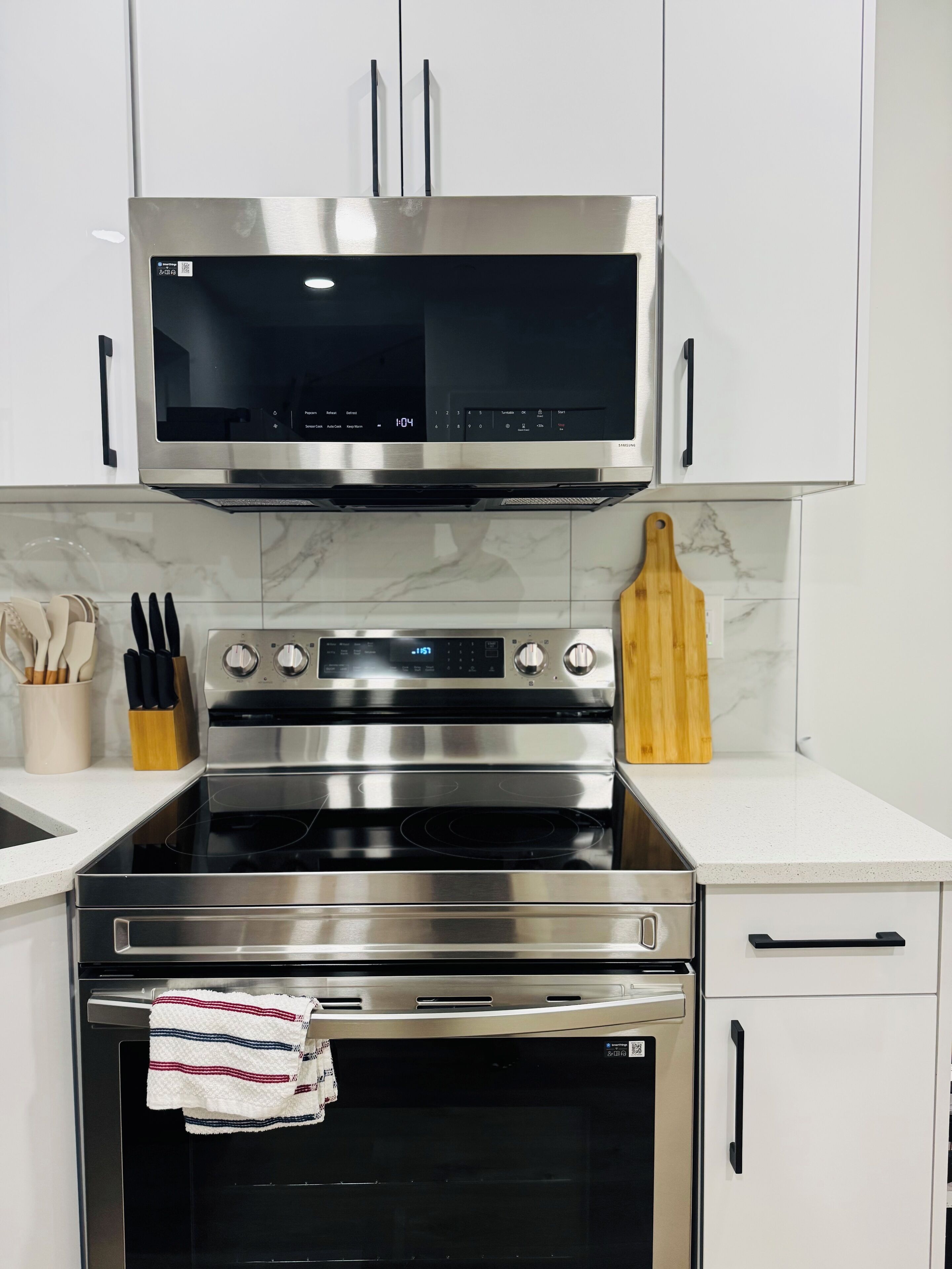 Microondas, horno, parrilla de estufa y lavavajillas 
