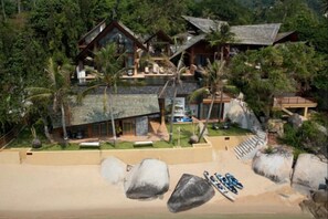 المنشأة من الخارج