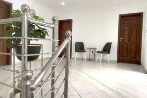 Room - 3 Bdrm city view @ Dzorwulu with a pool (Accra)