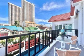 Outdoor dining - Casa jomtien village Pattaya Sea Sky Pool Villa (Pattaya)