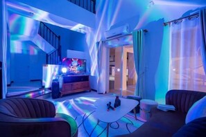 المنشأة من الداخل